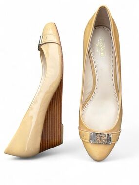 Coach Patent Leather Wedge Pumps Nude Beige Preppy Casual Office Chic